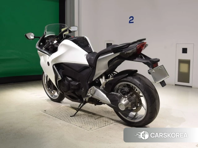 Проданный Honda VFR1200F DCT id 4010978 из Японии, фото 24
