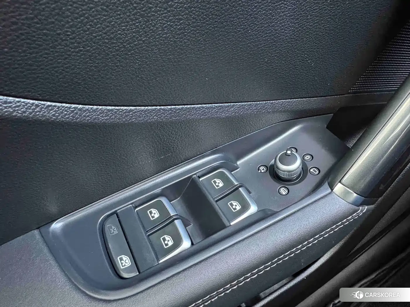 Audi Q2L id 4679870 из Китая 24