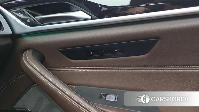 BMW 5 Series (G30) id 4401397 из Кореи 24