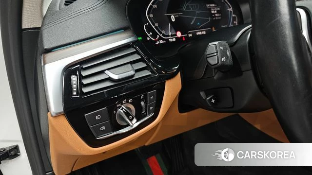 BMW 5 Series (G30) id 4435125 из Кореи 24