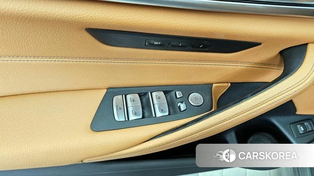 BMW 5 Series (G30) id 4409656 из Кореи 24