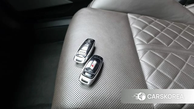 Audi S8 (D5) id 4535700 из Кореи 24