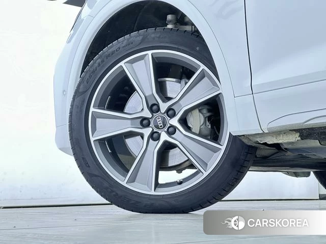 Audi Q5L id 4258868 из Китая 25