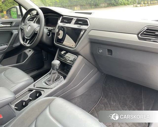 Volkswagen Tiguan L PHEV id 4353773 из Китая 25