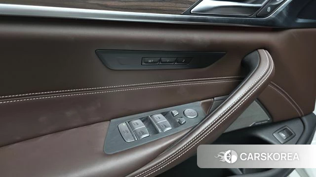 BMW 5 Series (G30) id 4496022 из Кореи 25