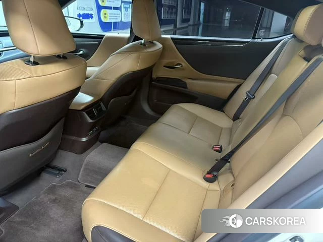Lexus ES id 4276674 из Китая 25