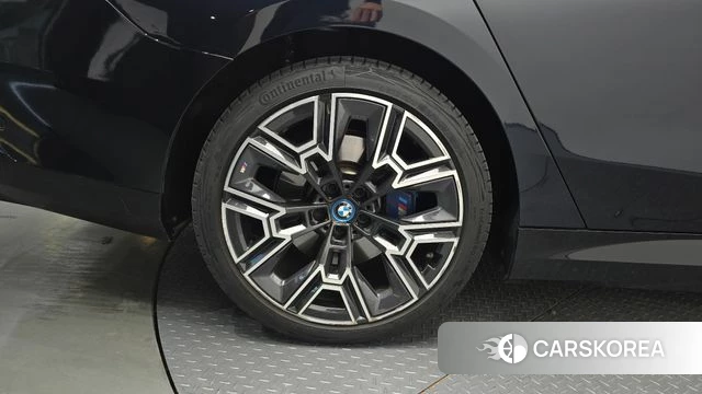 BMW 5 Series (G60) id 4623067 из Кореи 25