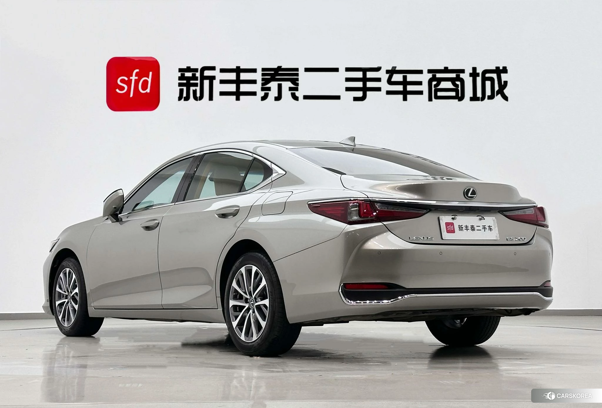 Lexus ES id 4492934 из Китая 25