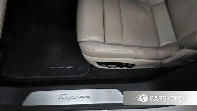 Porsche Taycan id 4623191 из Кореи 25