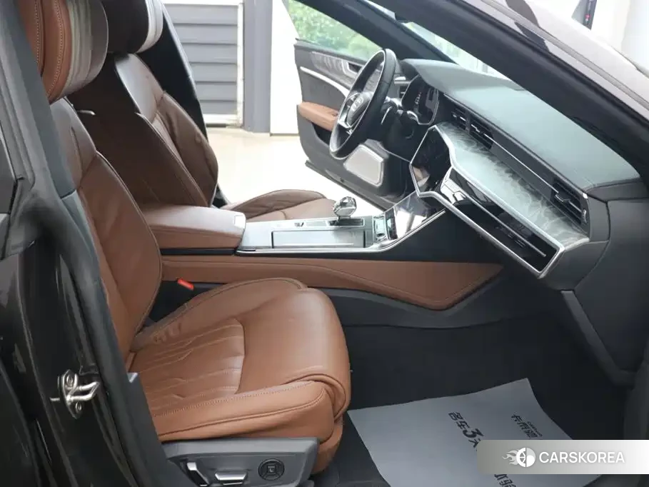 Audi A7L id 4601926 из Китая 25