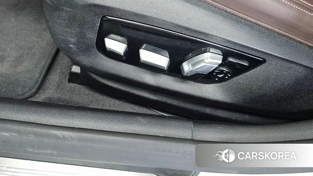 BMW 5 Series (G30) id 4683975 из Кореи 25