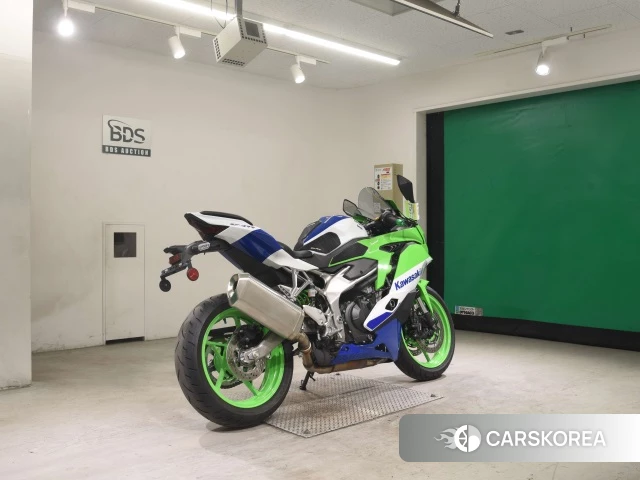 Kawasaki ZX-4RR id 3949354 из Японии 25