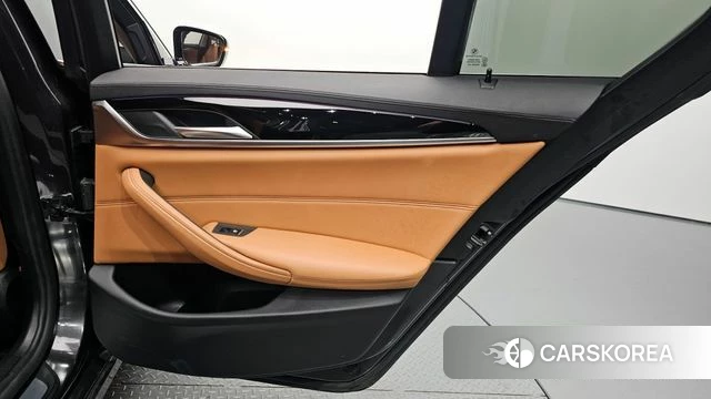 BMW 5 Series (G30) id 4251274 из Кореи 25