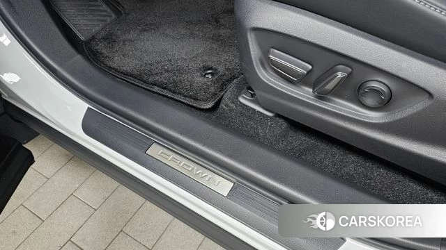 Toyota Crown Crossover id 4342627 из Кореи 25
