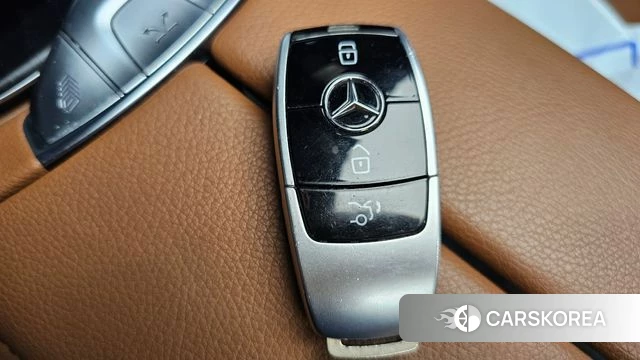 Mercedes-Benz E-Class W213 id 4390404 из Кореи 25