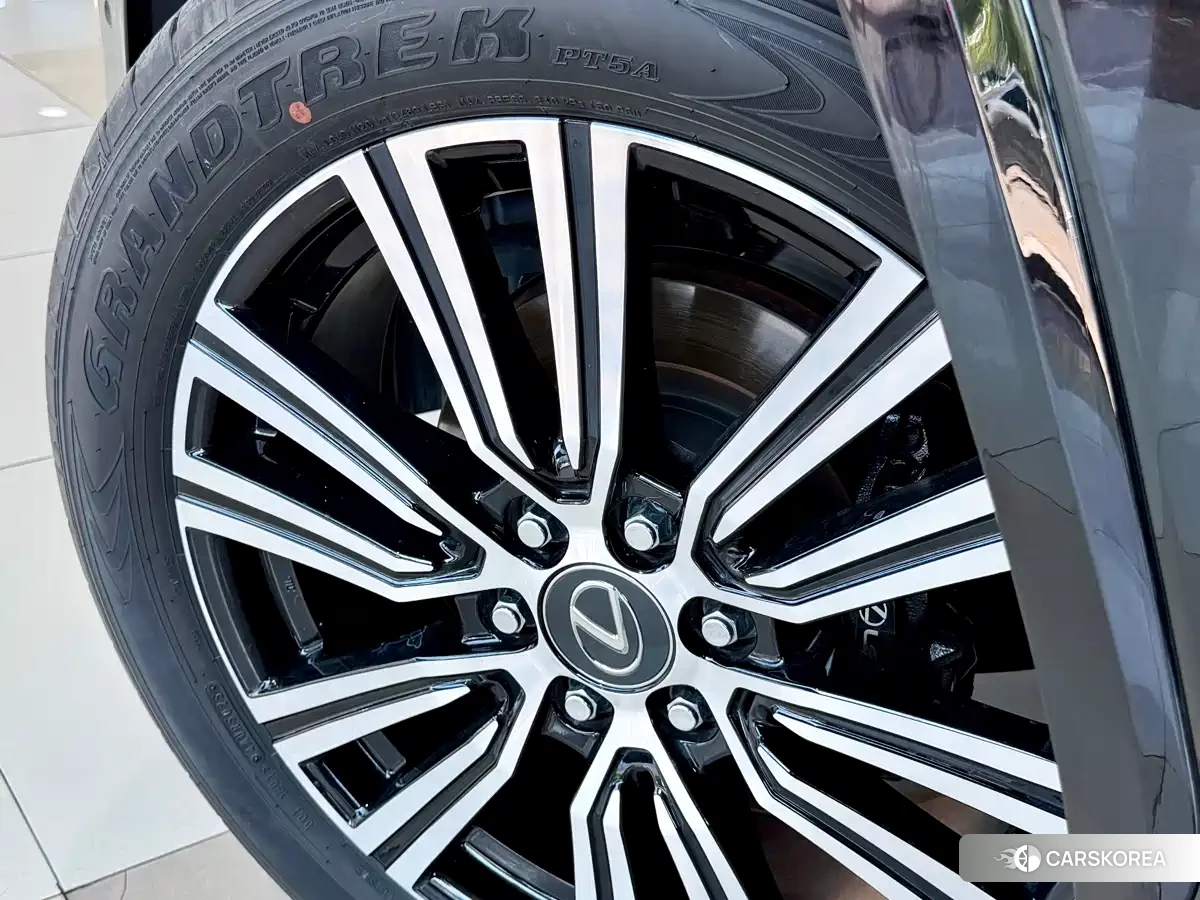 Lexus LX id 4685998 из Китая 25