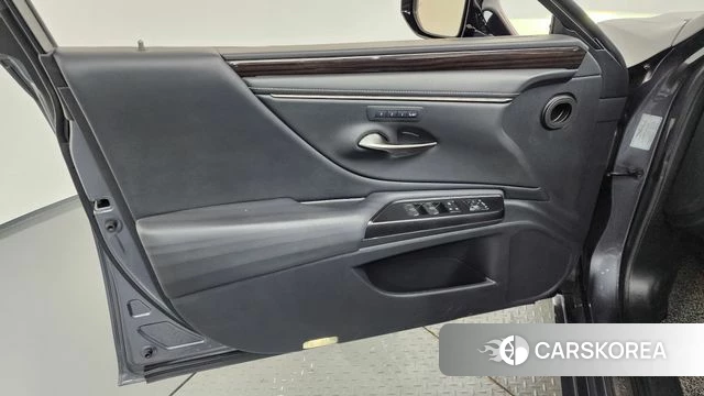 Lexus ES300h 7th generation id 4906592 из Кореи 26