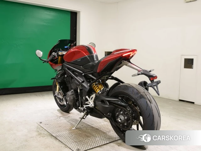 Triumph SPEED TRIPLE 1200 RR id 3946664 из Японии 26