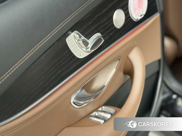 Mercedes-Benz E-class id 4260829 из Китая 26