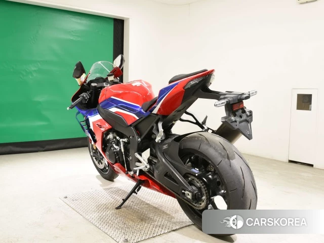Honda CBR1000RR-R FIREBLADE id 3949952 из Японии 26