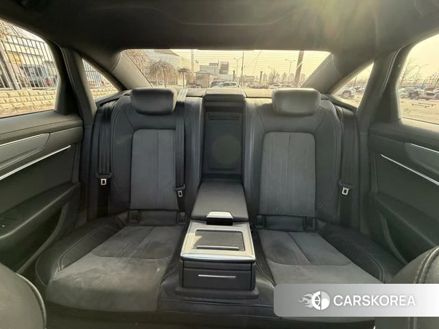 Audi A6L id 4276122 из Китая 26
