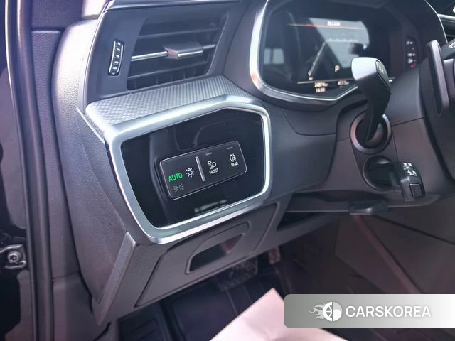 Audi A6L id 4314696 из Китая 26