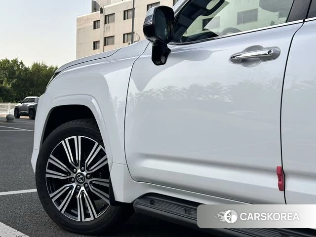 Lexus LX id 4367064 из Китая 26