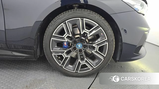 BMW 5 Series (G60) id 4623067 из Кореи 26
