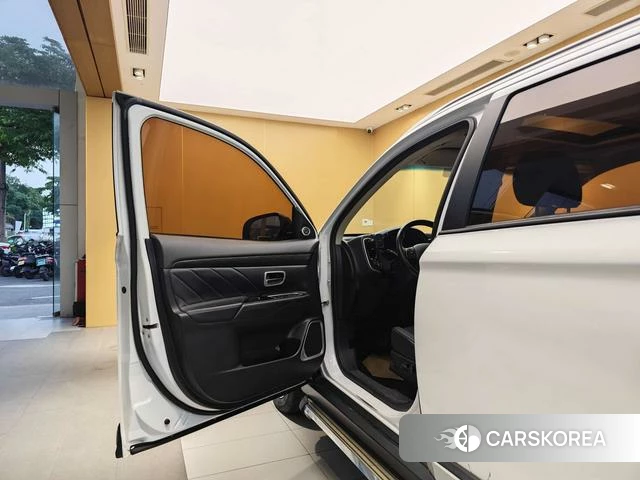 Mitsubishi  Outlander id 4221388 из Китая 26