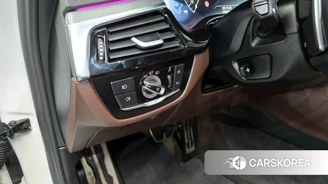 BMW 5 Series (G30) id 4285427 из Кореи 26