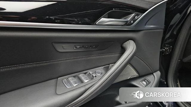 BMW 5 Series (G30) id 4594195 из Кореи 26