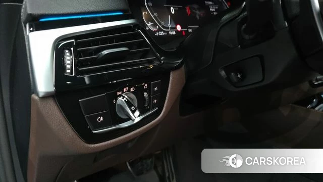 BMW 5 Series (G30) id 4675580 из Кореи 26