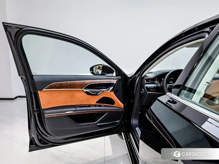 Audi A8 id 4659787 из Китая 26