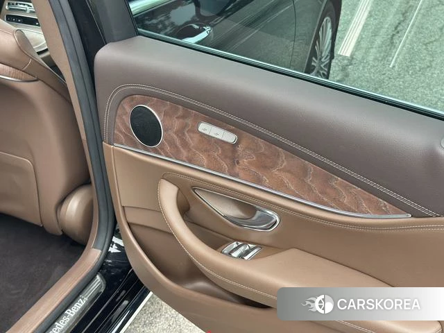 Mercedes-Benz E-class id 4393247 из Китая 26