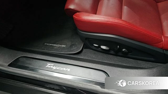 Porsche Taycan id 4244517 из Кореи 26