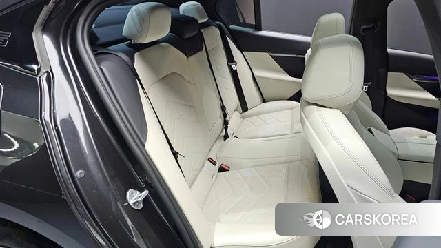 BMW 5 Series (G60) id 4185707 из Кореи 26