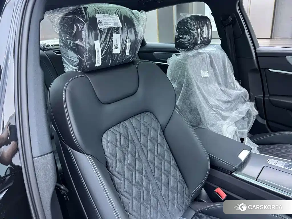 Audi A6L id 4559644 из Китая 26