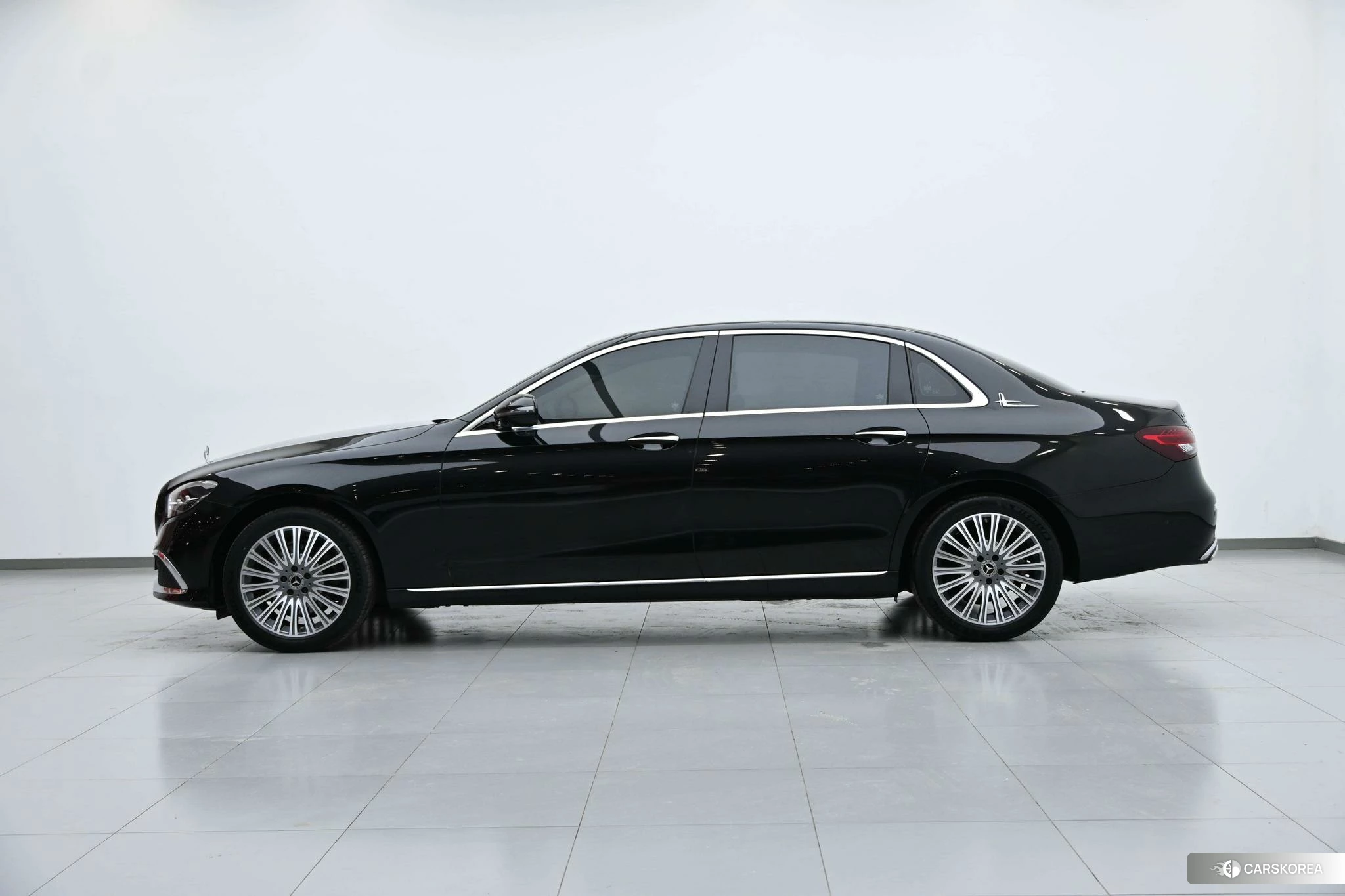 Mercedes-Benz E-class id 4487373 из Китая 27
