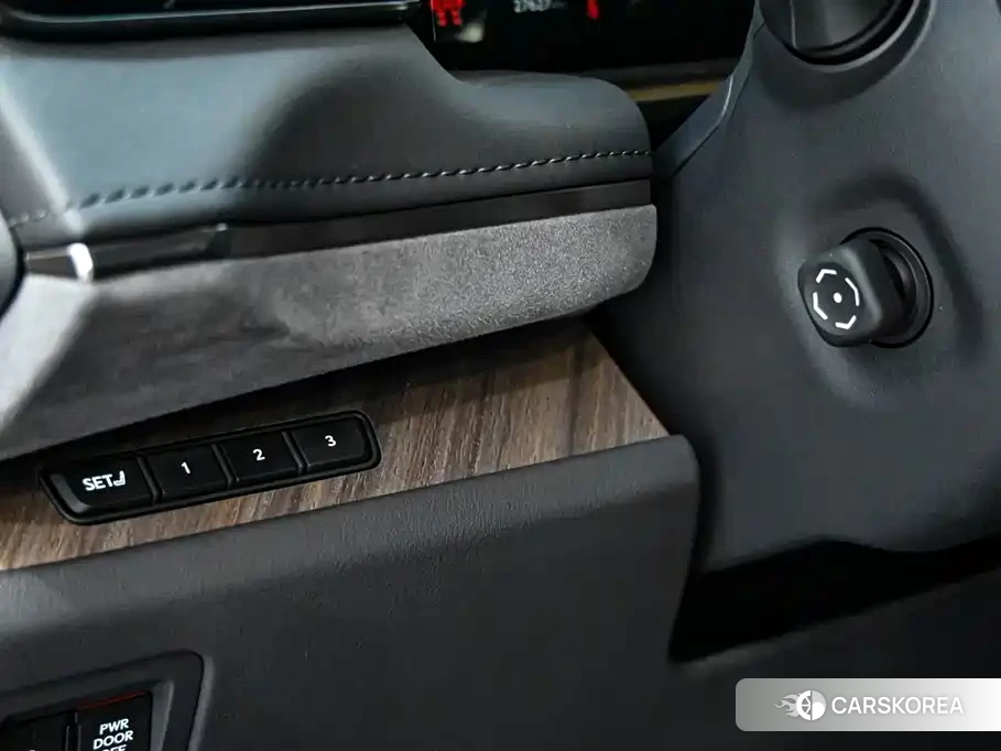 Lexus LM id 4589114 из Китая 27