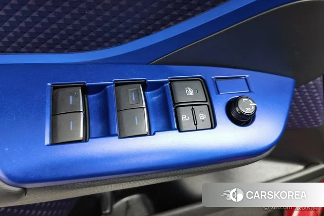 Toyota C-HR id 4313971 из Китая 27