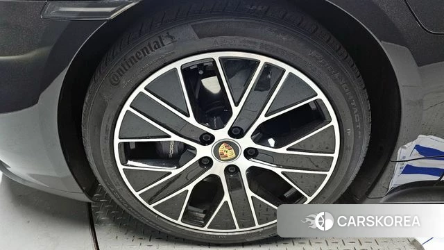 Porsche Taycan id 4244517 из Кореи 27