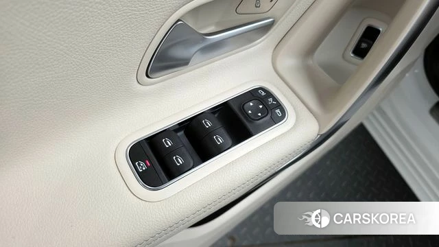 Mercedes-Benz A-Class W177 id 4310057 из Кореи 27