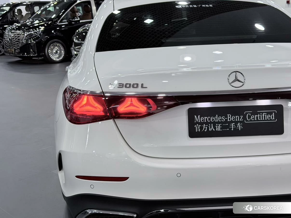 Mercedes-Benz E-class id 4487342 из Китая 27