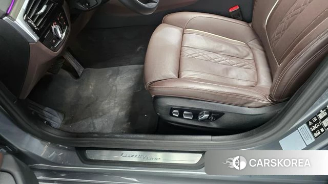 BMW 5 Series (G30) id 4591757 из Кореи 27
