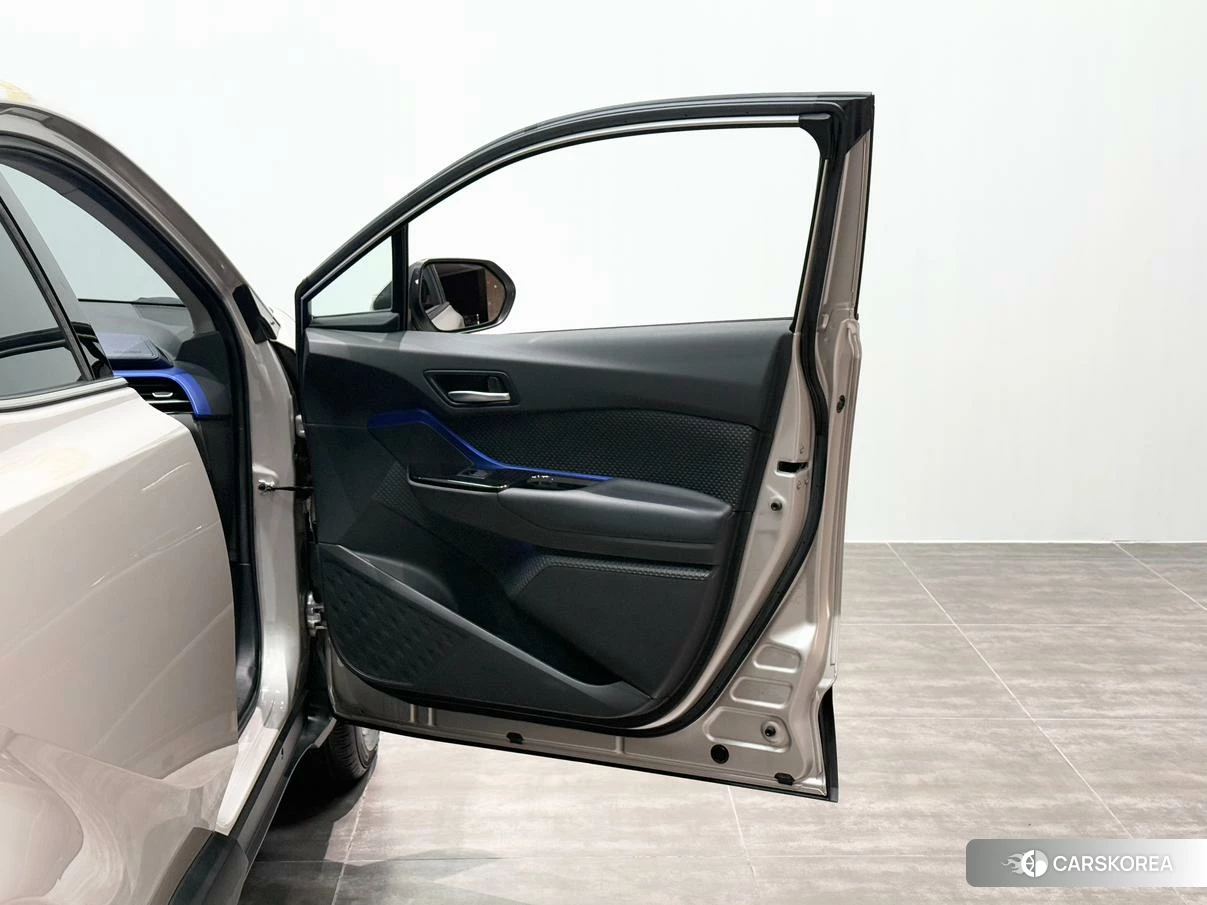 Toyota C-HR id 4454740 из Китая 27