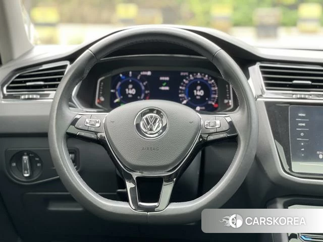 Volkswagen Tiguan L PHEV id 4353773 из Китая 27
