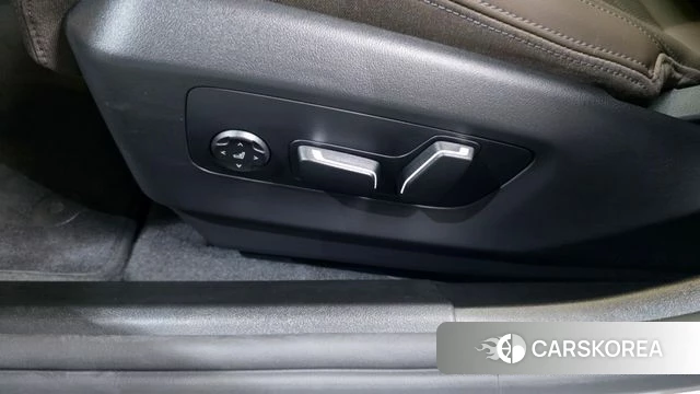 BMW 5 Series (G60) id 4479916 из Кореи 27
