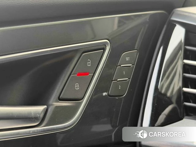 Audi Q5 e-tron id 4263930 из Китая 27