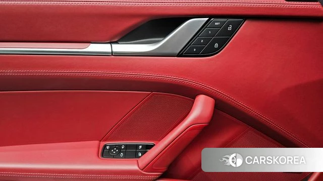 Porsche 911(992) id 4230651 из Кореи 27