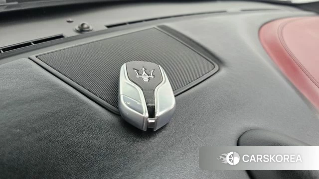 Maserati Ghibli id 4713243 из Кореи 27